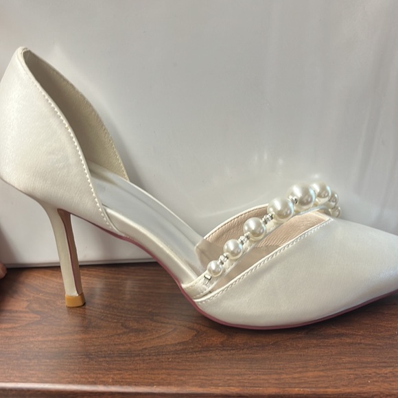 Ivory and Pearl bridal heels - Picture 5 of 5